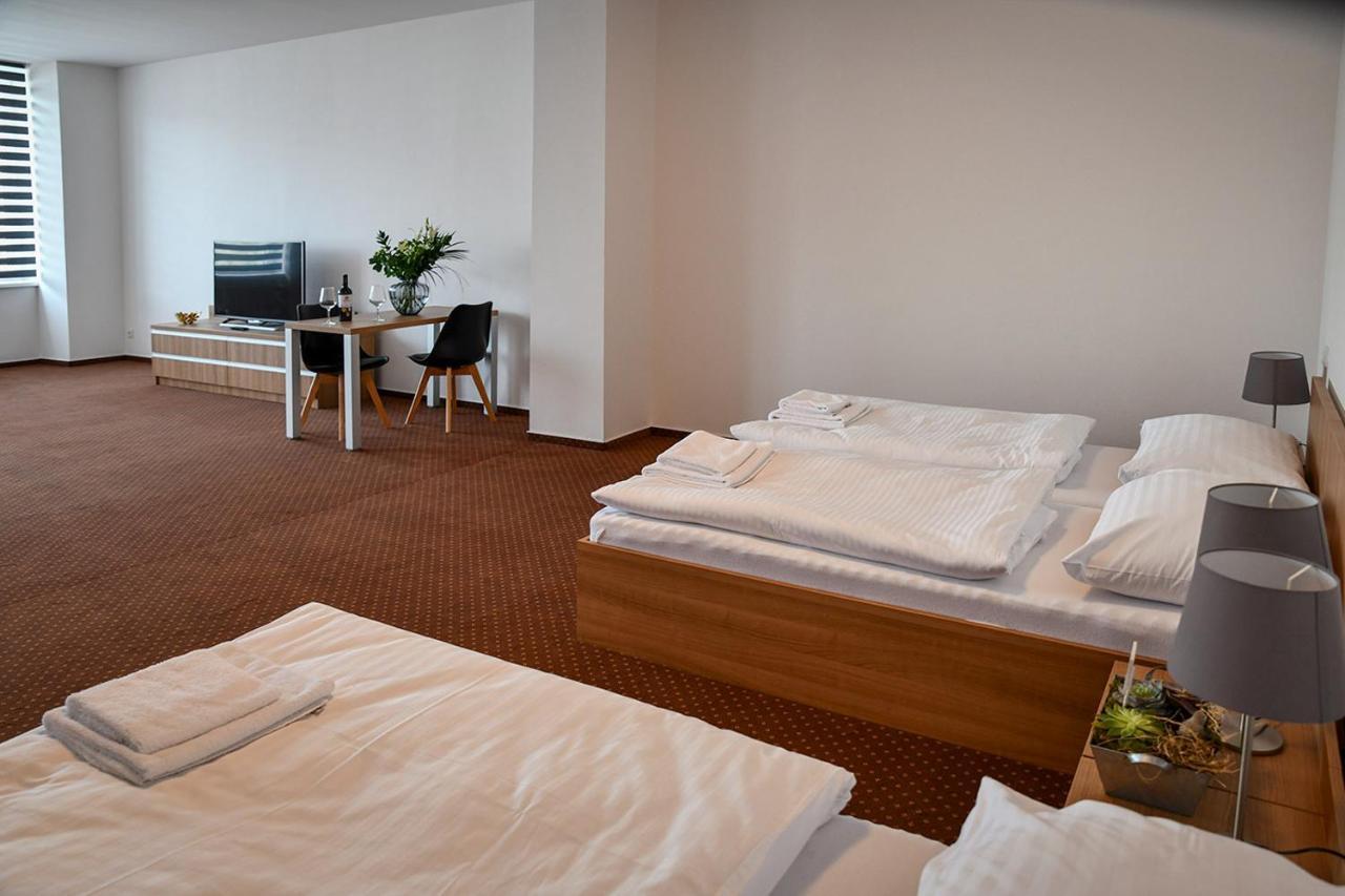 Hotel Fabrika Uherske Hradiste Bagian luar foto