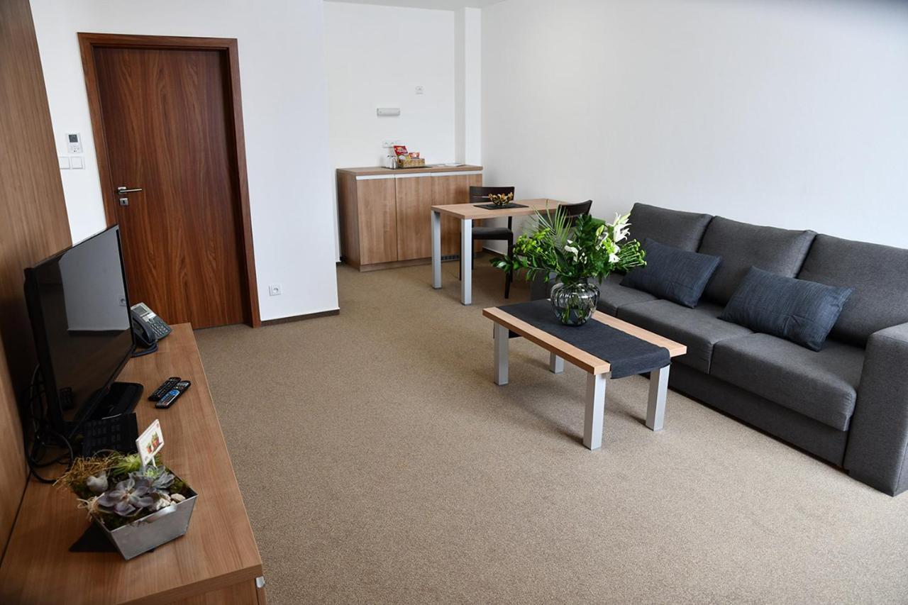 Hotel Fabrika Uherske Hradiste Bagian luar foto