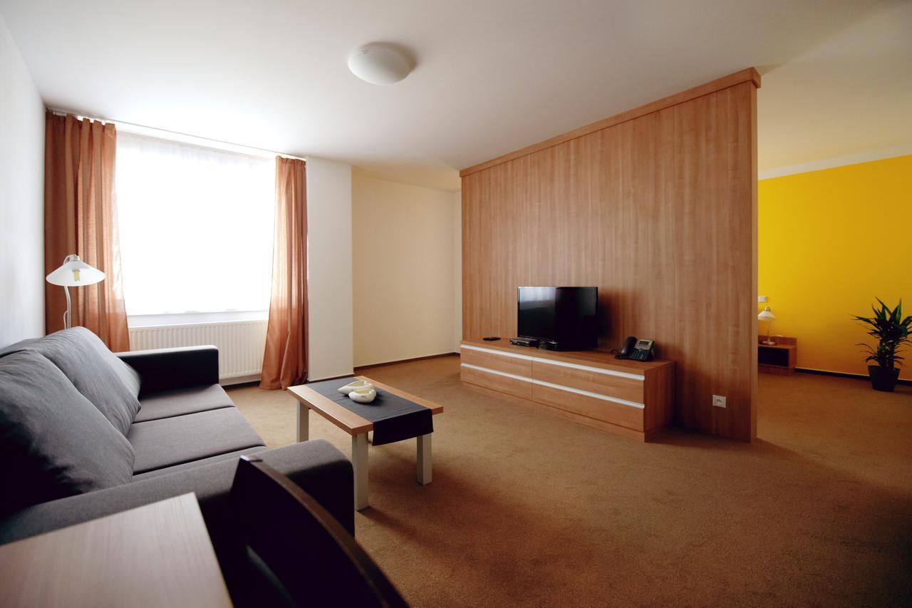 Hotel Fabrika Uherske Hradiste Bagian luar foto